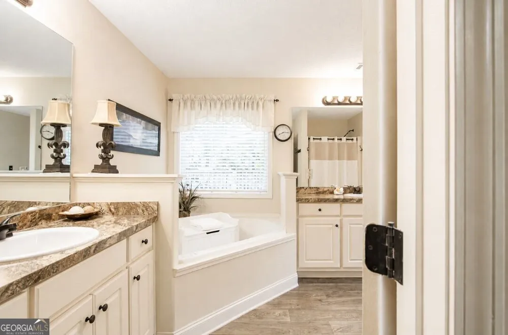 107 Cooper CT Statham, GA 30666