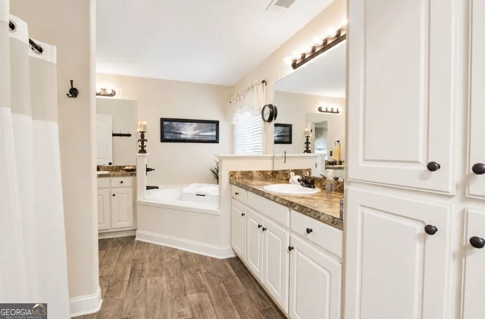 107 Cooper CT Statham, GA 30666