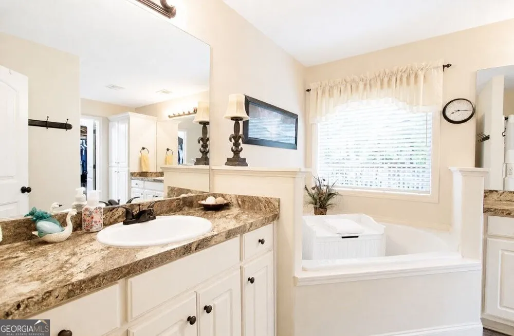 107 Cooper CT Statham, GA 30666