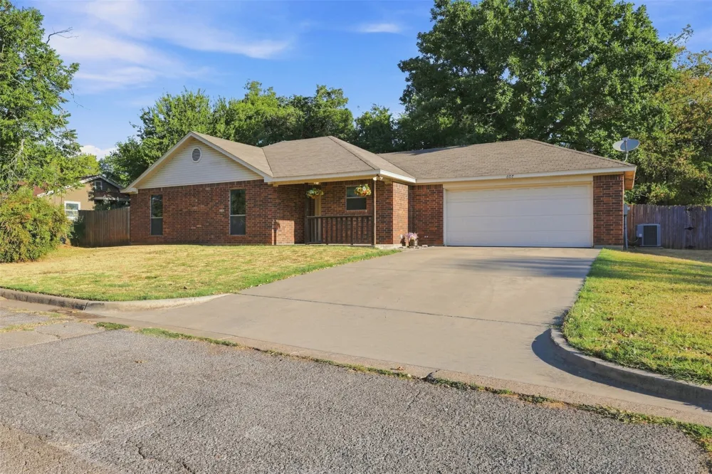 607 E Water Street Weatherford, TX 76086