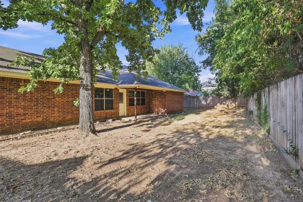 607 E Water Street Weatherford, TX 76086