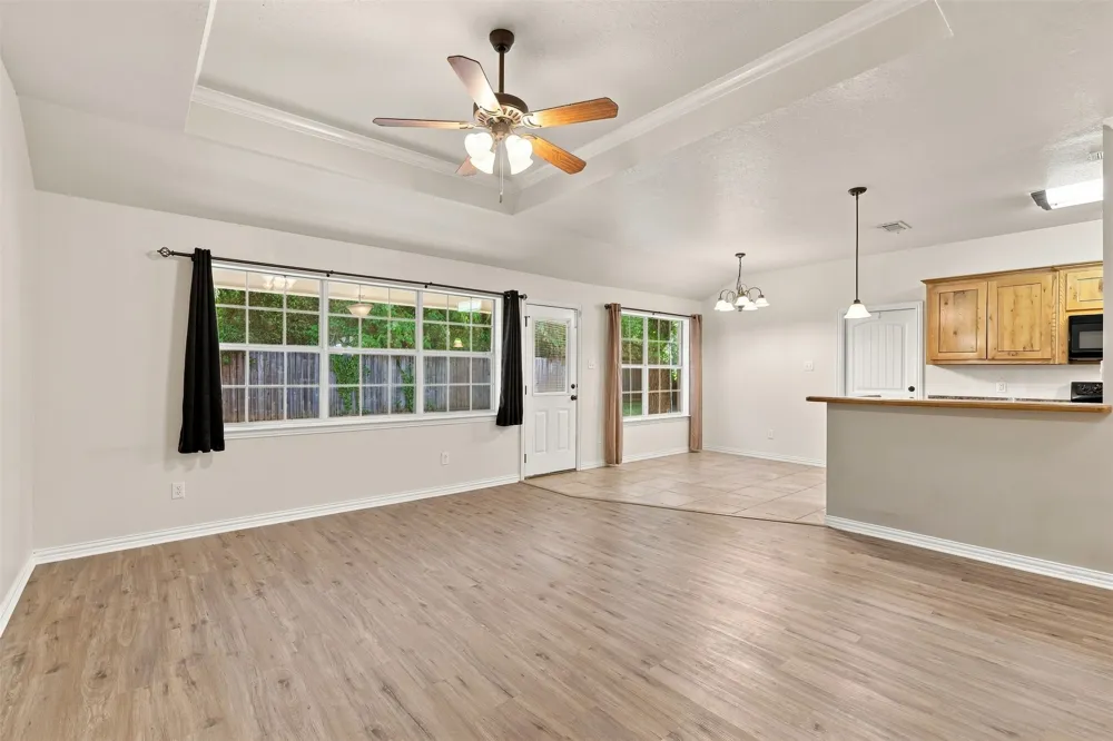 607 E Water Street Weatherford, TX 76086