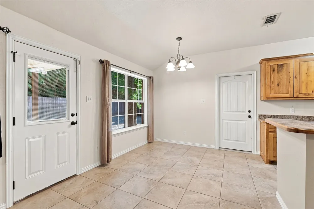 607 E Water Street Weatherford, TX 76086