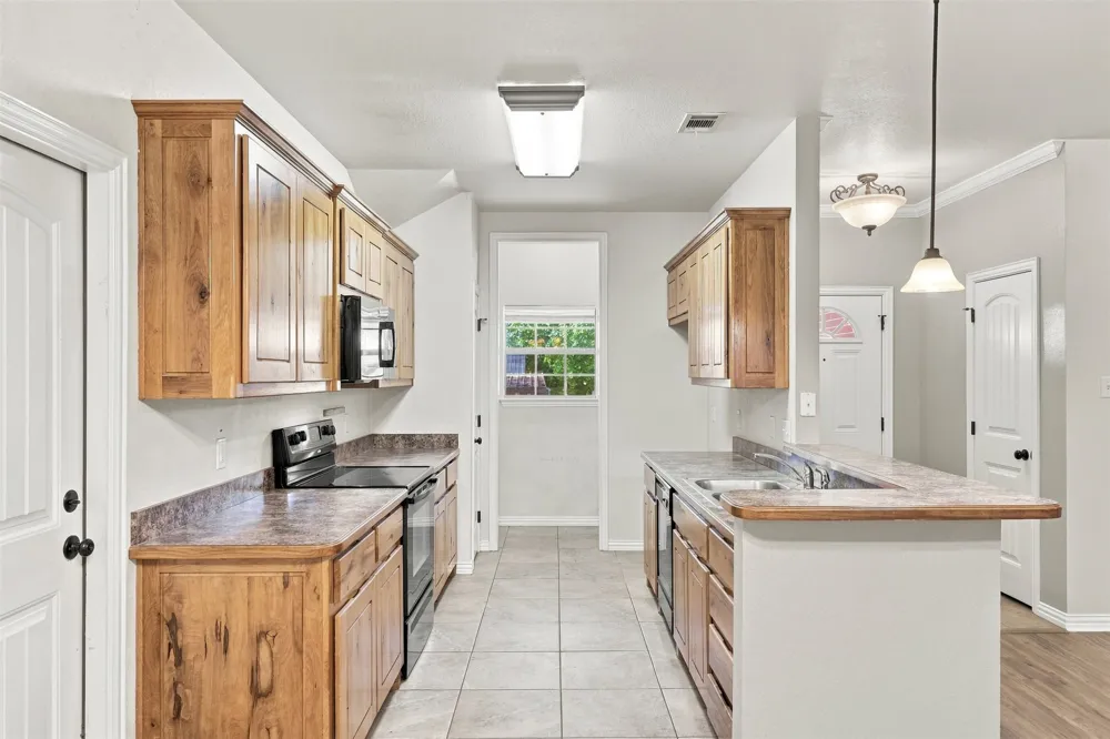 607 E Water Street Weatherford, TX 76086