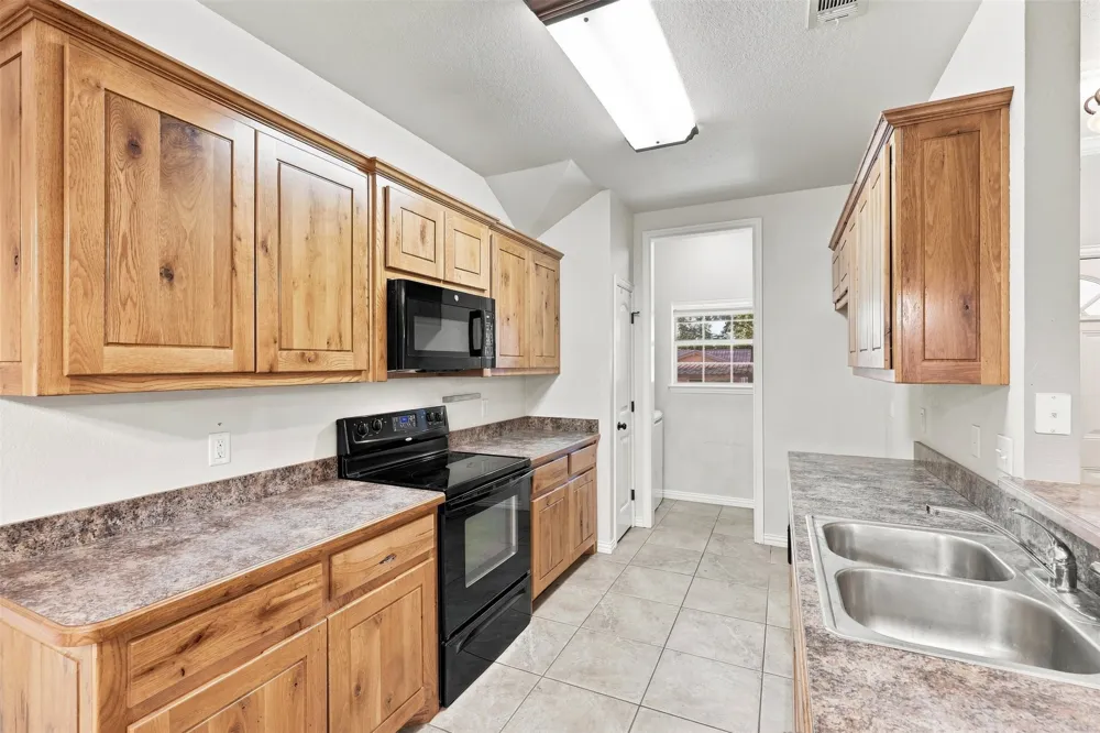 607 E Water Street Weatherford, TX 76086