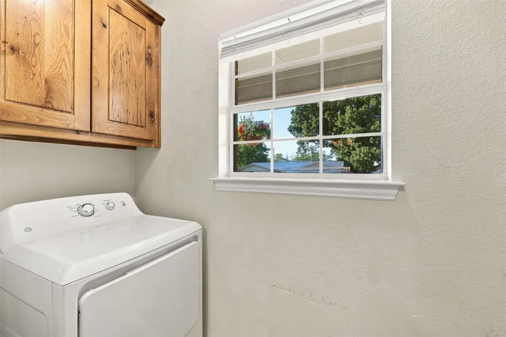 607 E Water Street Weatherford, TX 76086