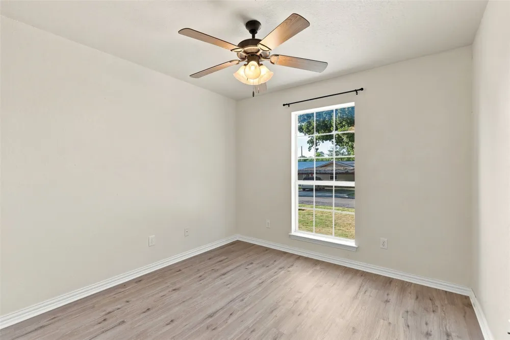 607 E Water Street Weatherford, TX 76086