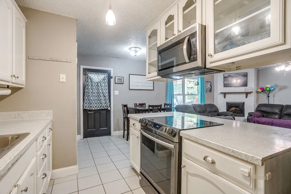 1105 Patrick Street Crowley, TX 76036