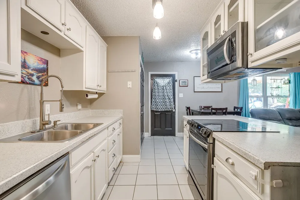 1105 Patrick Street Crowley, TX 76036