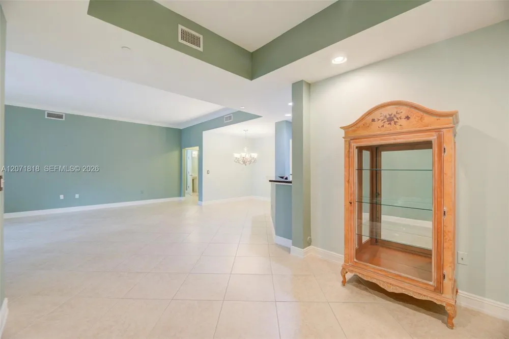 16135 Emerald Estates Dr #165 Weston, FL 33331