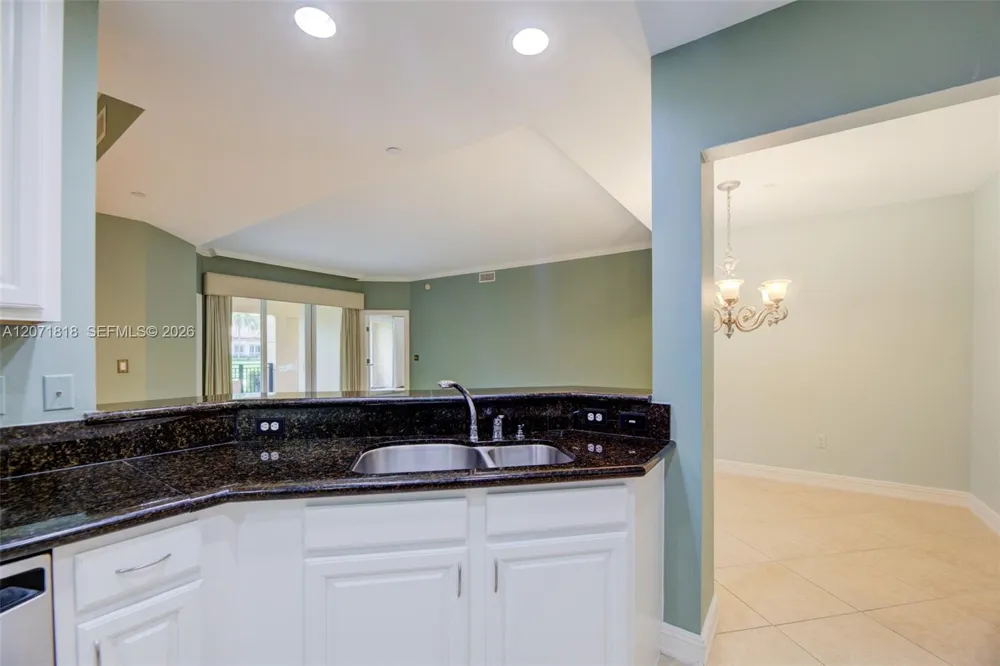 16135 Emerald Estates Dr #165 Weston, FL 33331