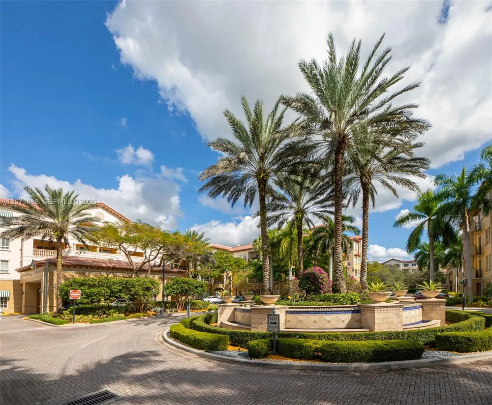 16135 Emerald Estates Dr #165 Weston, FL 33331