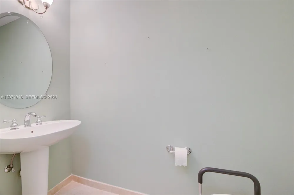 16135 Emerald Estates Dr #165 Weston, FL 33331