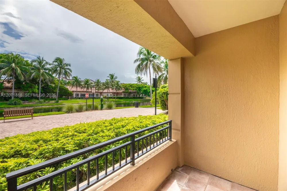 16135 Emerald Estates Dr #165 Weston, FL 33331