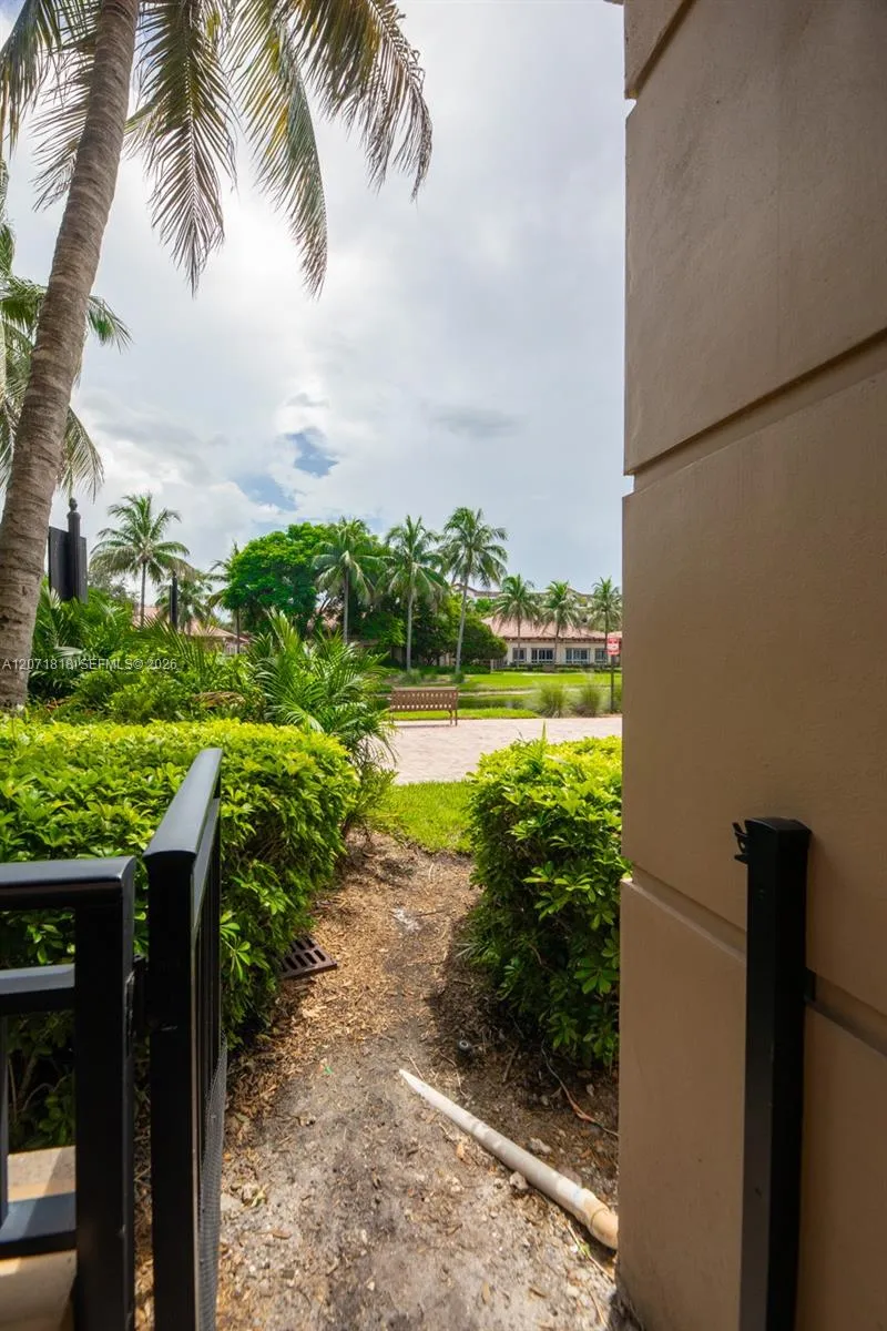 16135 Emerald Estates Dr #165 Weston, FL 33331