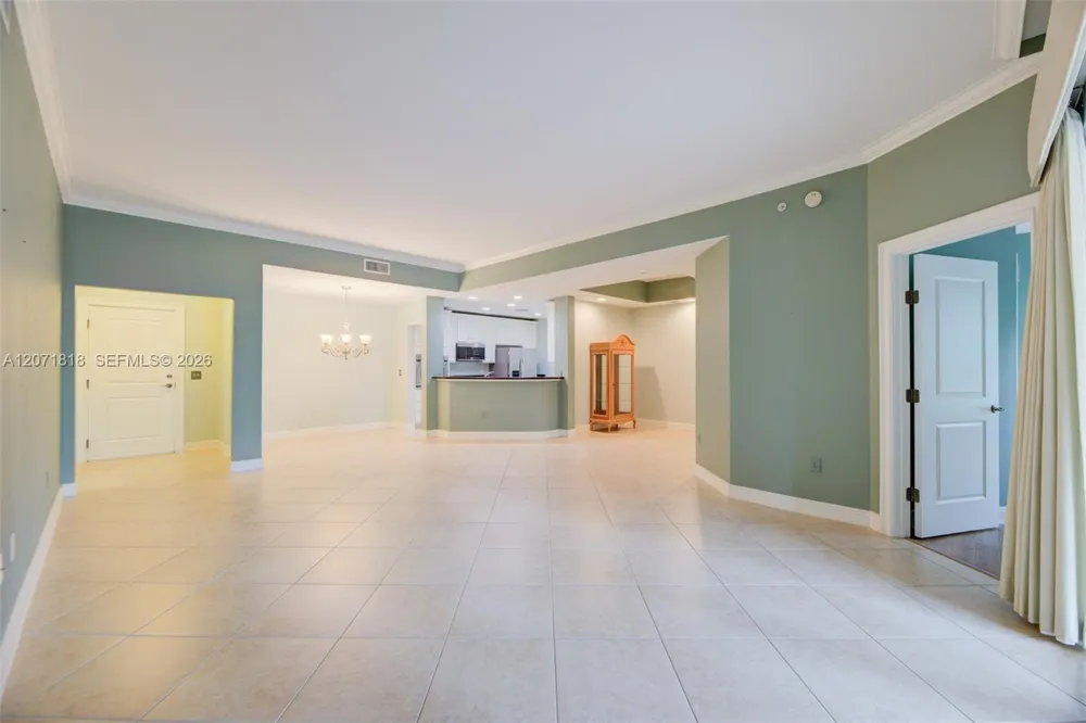 16135 Emerald Estates Dr #165 Weston, FL 33331