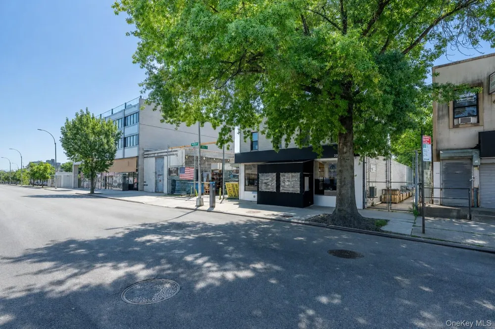 21120 Northern Boulevard Bayside, NY 11361