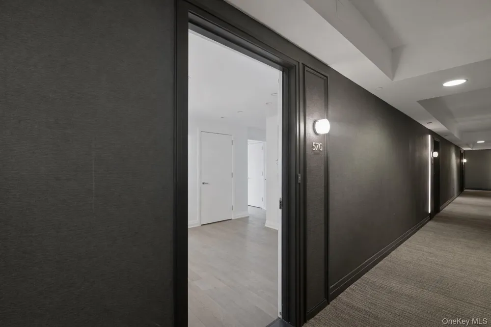 460 W 42nd Street #57G New York (Manhattan), NY 10036