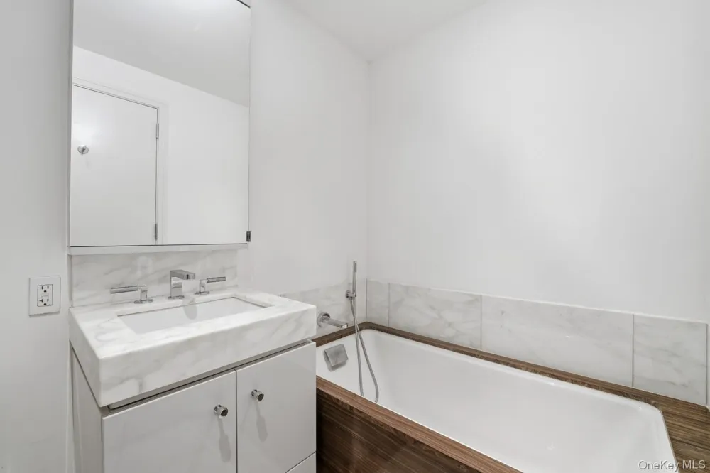 460 W 42nd Street #57G New York (Manhattan), NY 10036