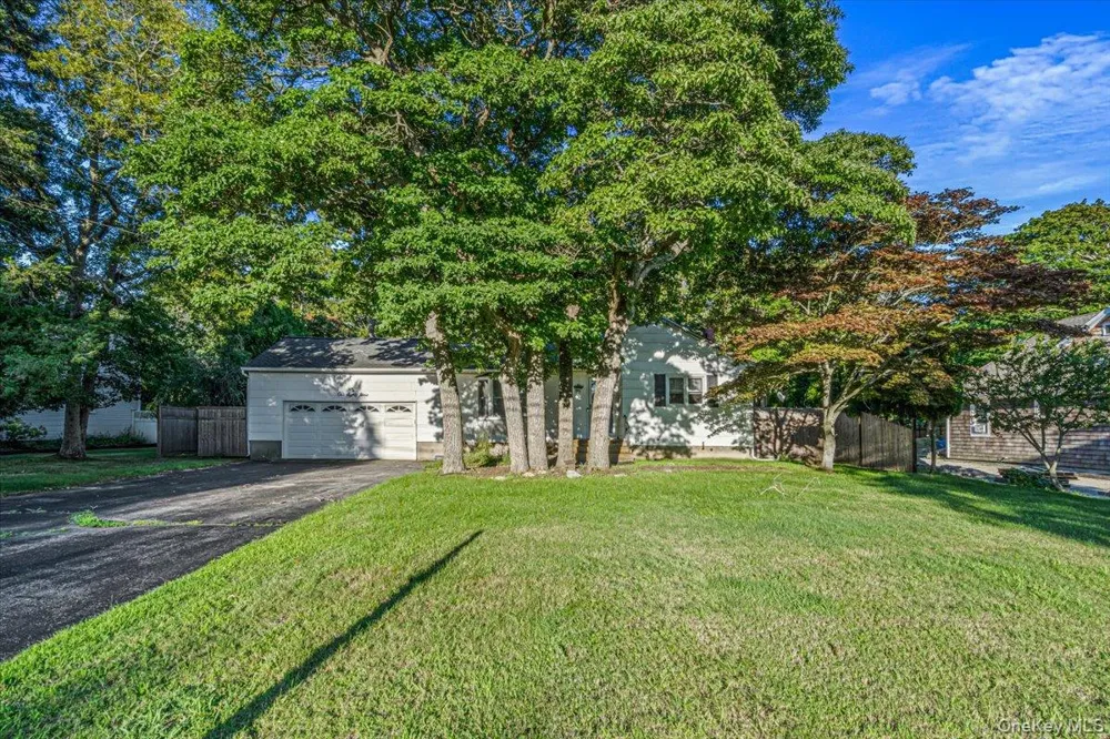 189 Belleview Avenue Center Moriches, NY 11934