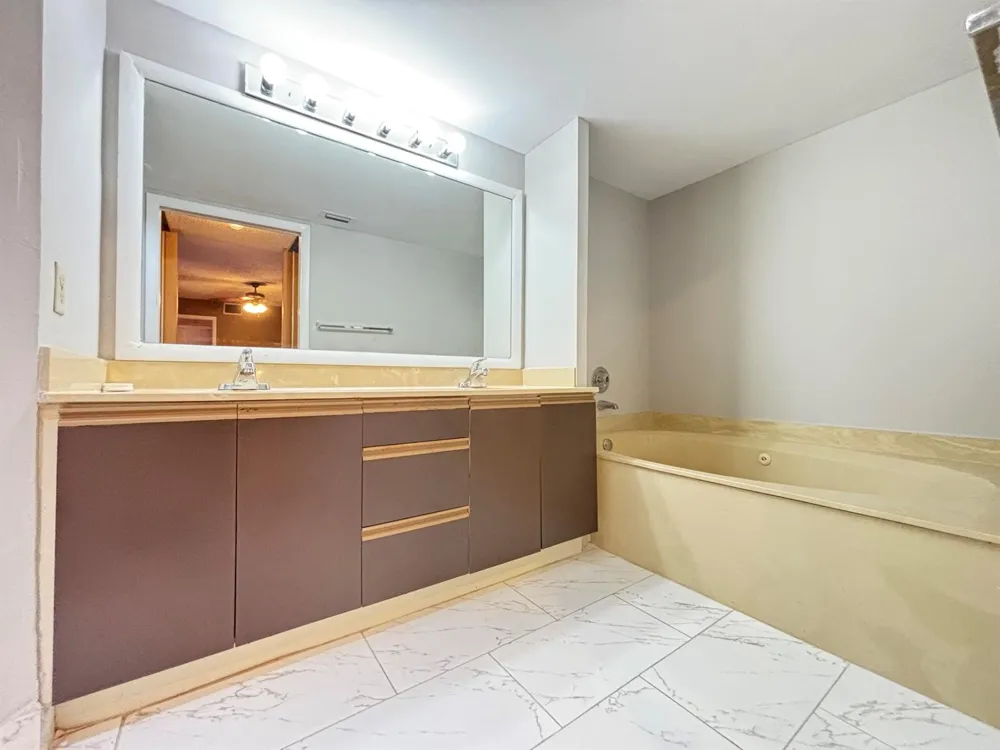 1701 S CORAL TERRACE #1701 North Lauderdale, FL 33068