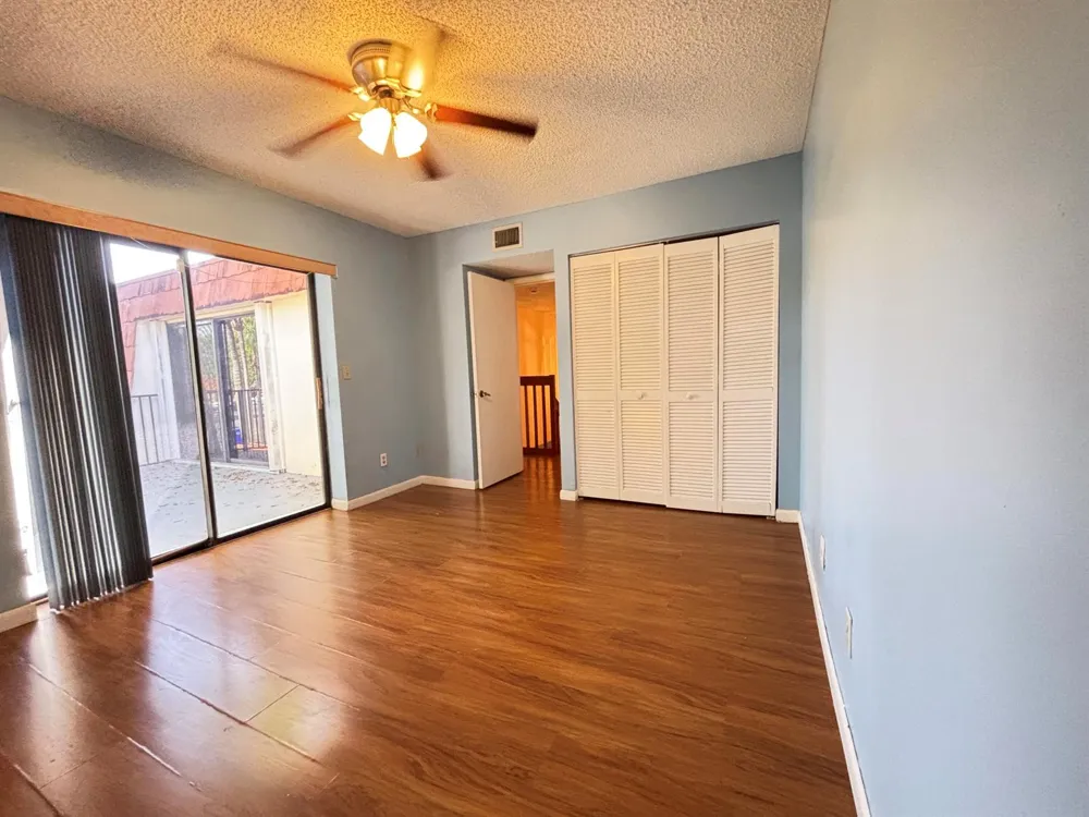 1701 S CORAL TERRACE #1701 North Lauderdale, FL 33068