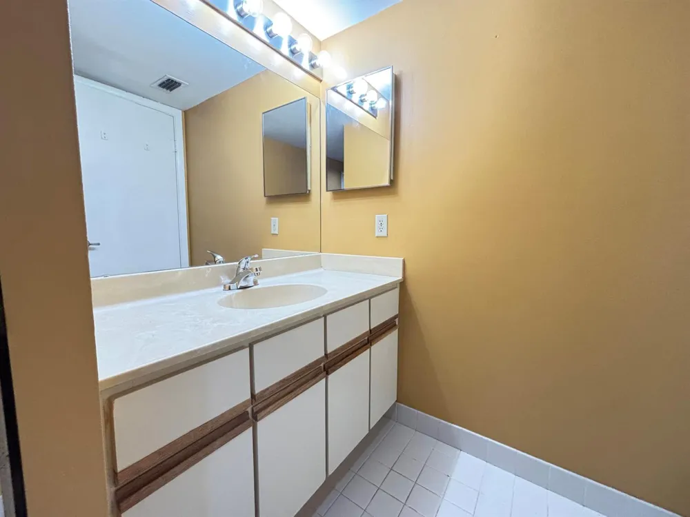1701 S CORAL TERRACE #1701 North Lauderdale, FL 33068