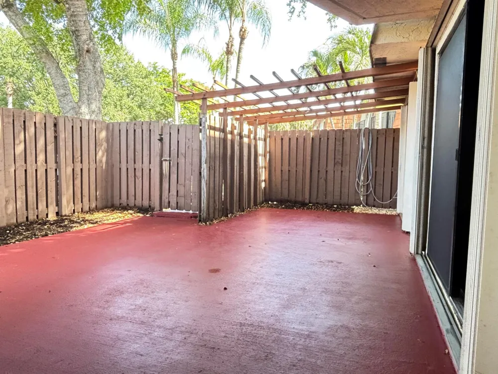 1701 S CORAL TERRACE #1701 North Lauderdale, FL 33068