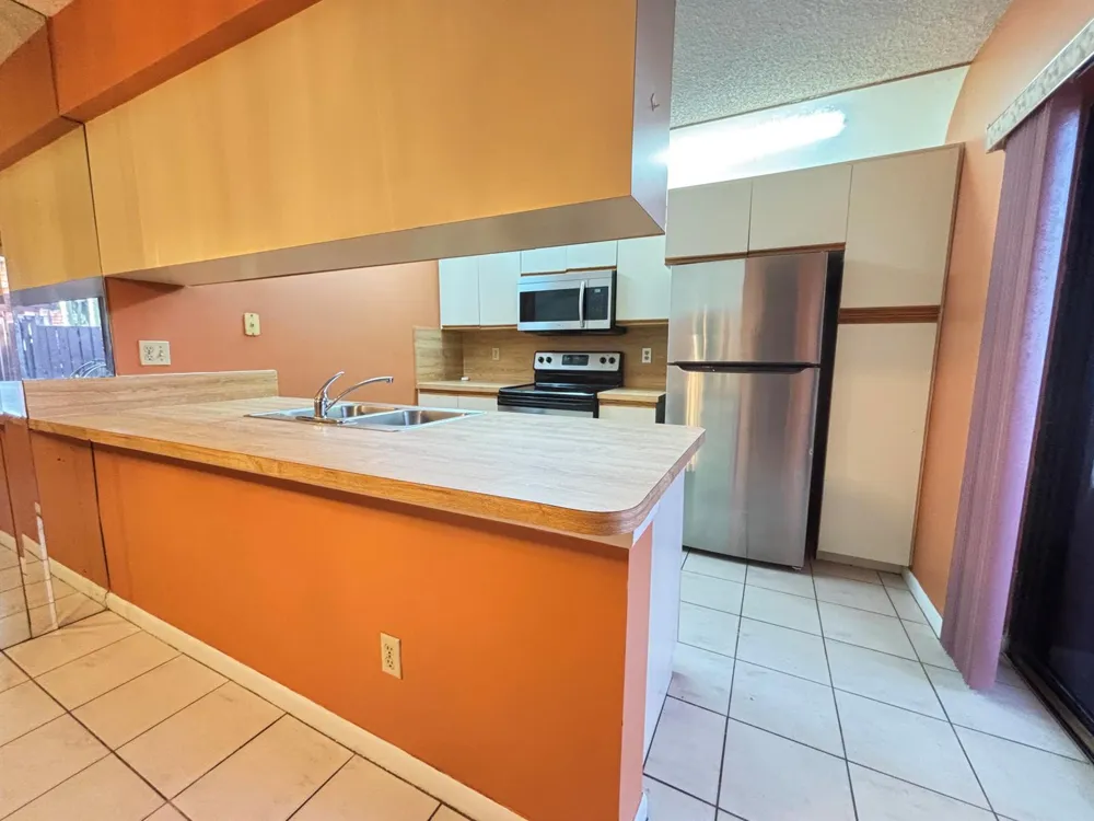 1701 S CORAL TERRACE #1701 North Lauderdale, FL 33068