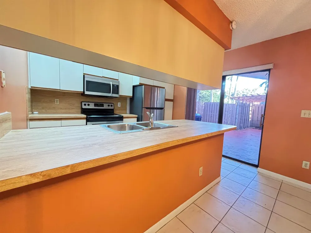 1701 S CORAL TERRACE #1701 North Lauderdale, FL 33068