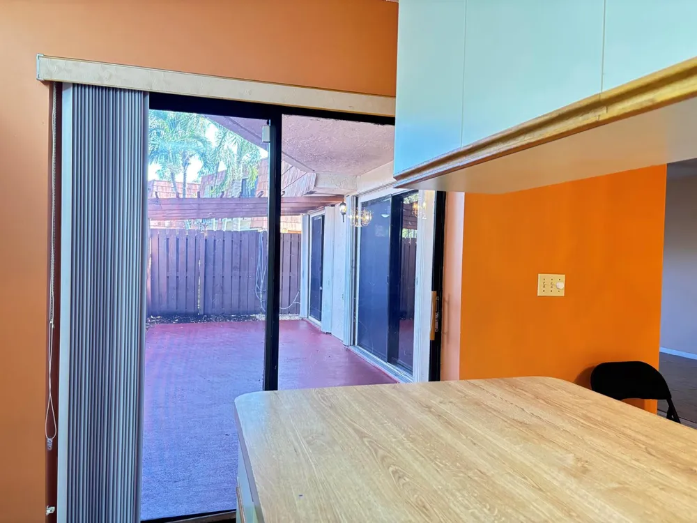 1701 S CORAL TERRACE #1701 North Lauderdale, FL 33068