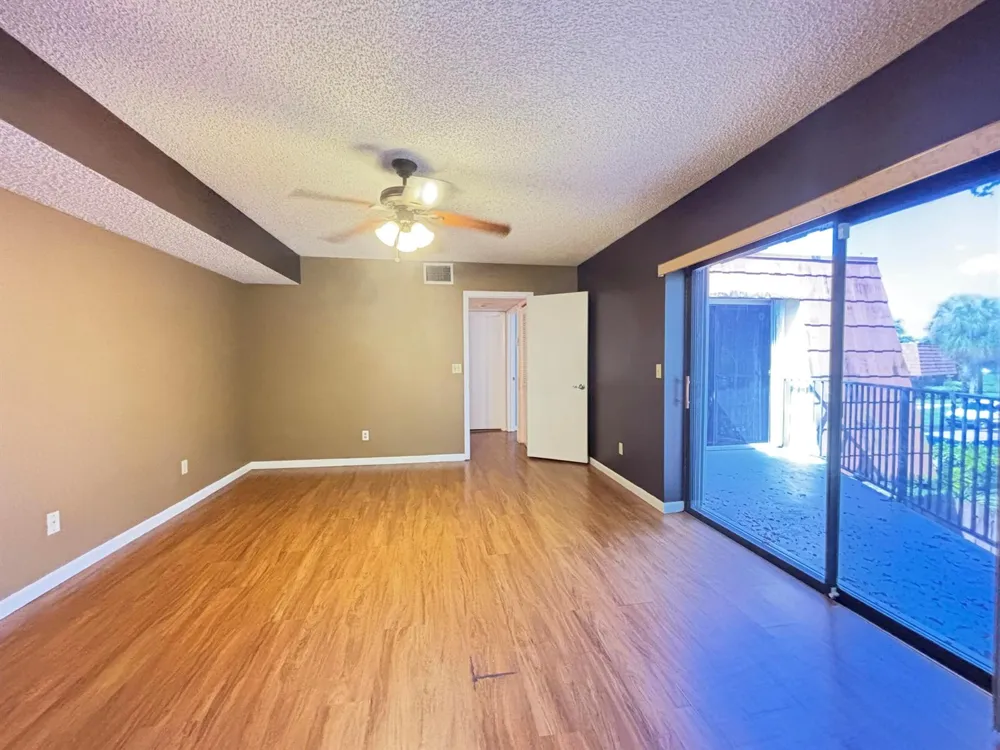 1701 S CORAL TERRACE #1701 North Lauderdale, FL 33068