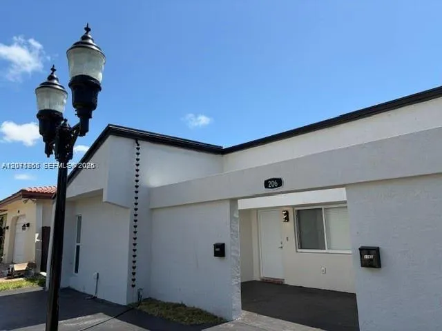 206 NE 1st Ct #1 North Dania Beach, FL 33004