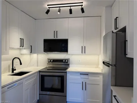 2350 W 1st Street #303