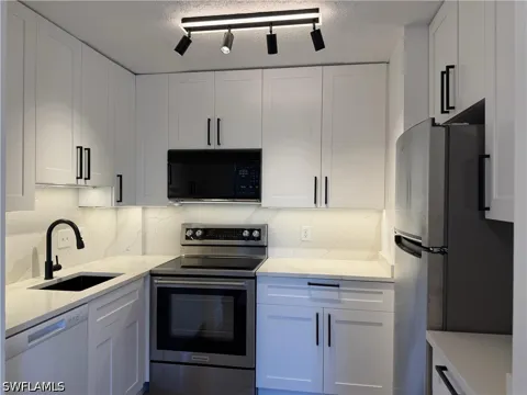 W 1st Street #303