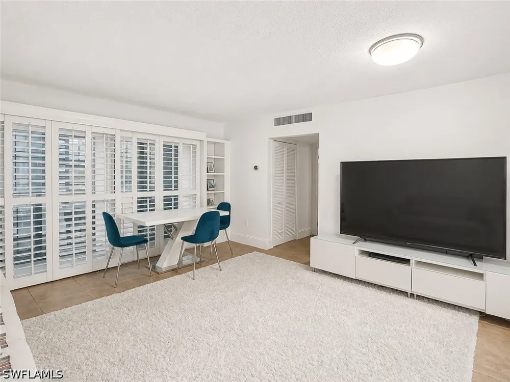 W 1st Street #303 Fort Myers, FL 33901