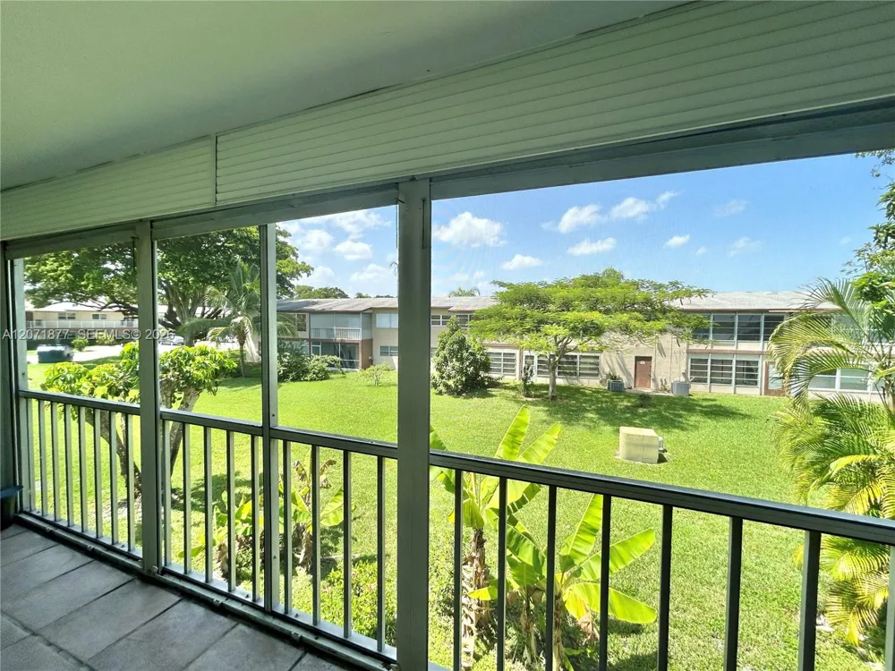 7305 NW 4th Pl #204 Margate, FL 33063