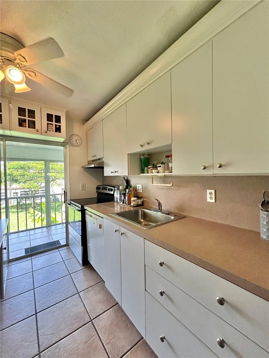 7305 NW 4th Pl #204 Margate, FL 33063