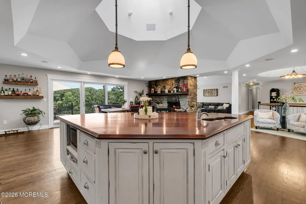 15 Page Drive Red Bank, NJ 07701