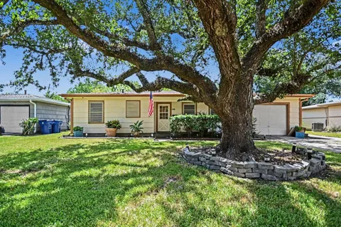 5013 Live Oak Drive