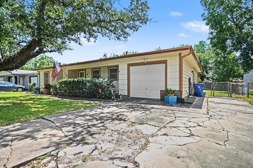5013 Live Oak Drive Texas City, TX 77591