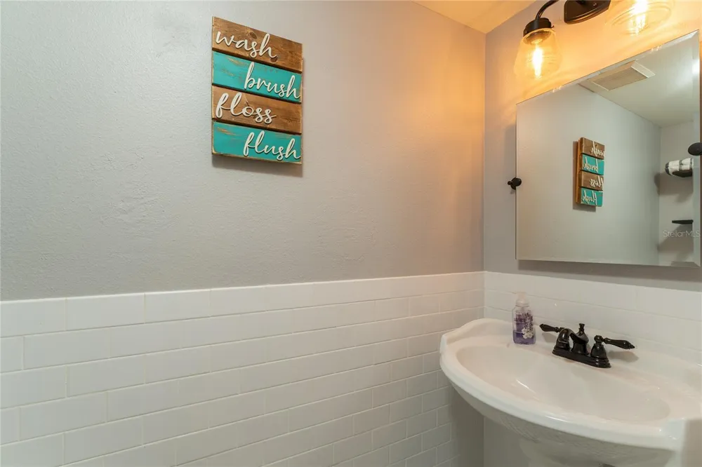 2304 FLETCHERS POINT CIRCLE Tampa, FL 33613