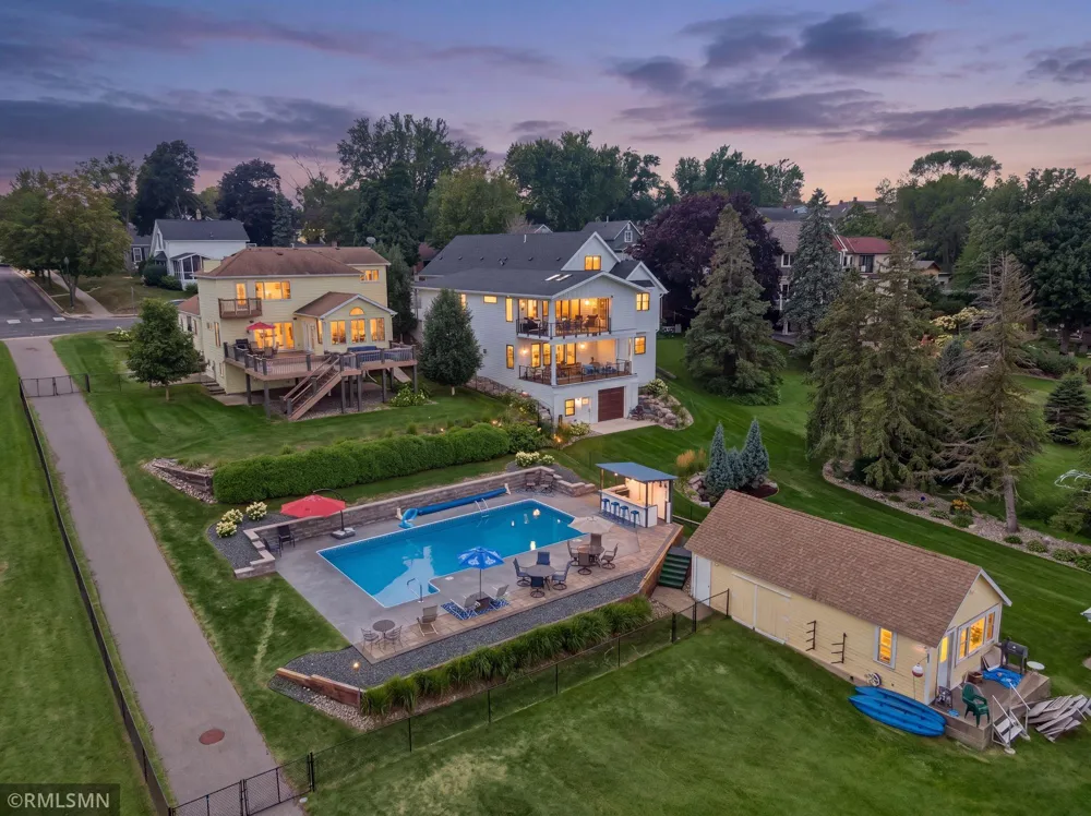 300 W Lake Street Waconia, MN 55387