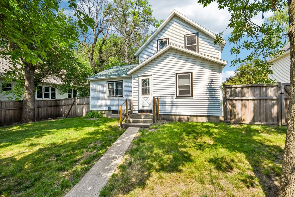380 Mcgrann Street Green Isle, MN 55338