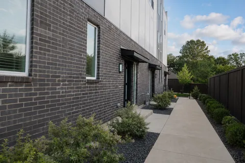 7207 Mohawk Drive #106
