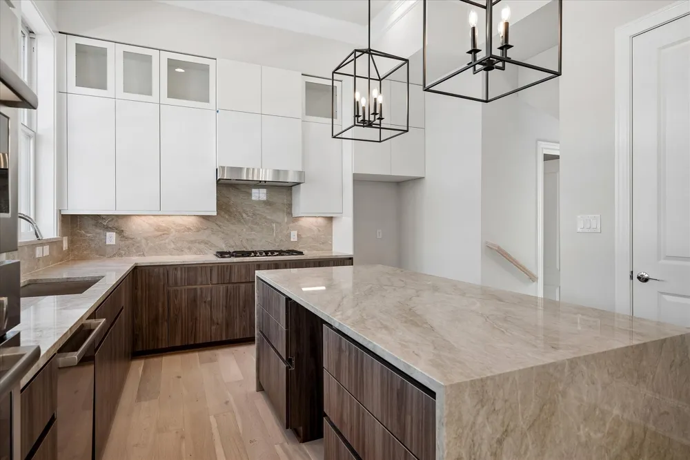 4074 Oak Circle Addison, TX 75001