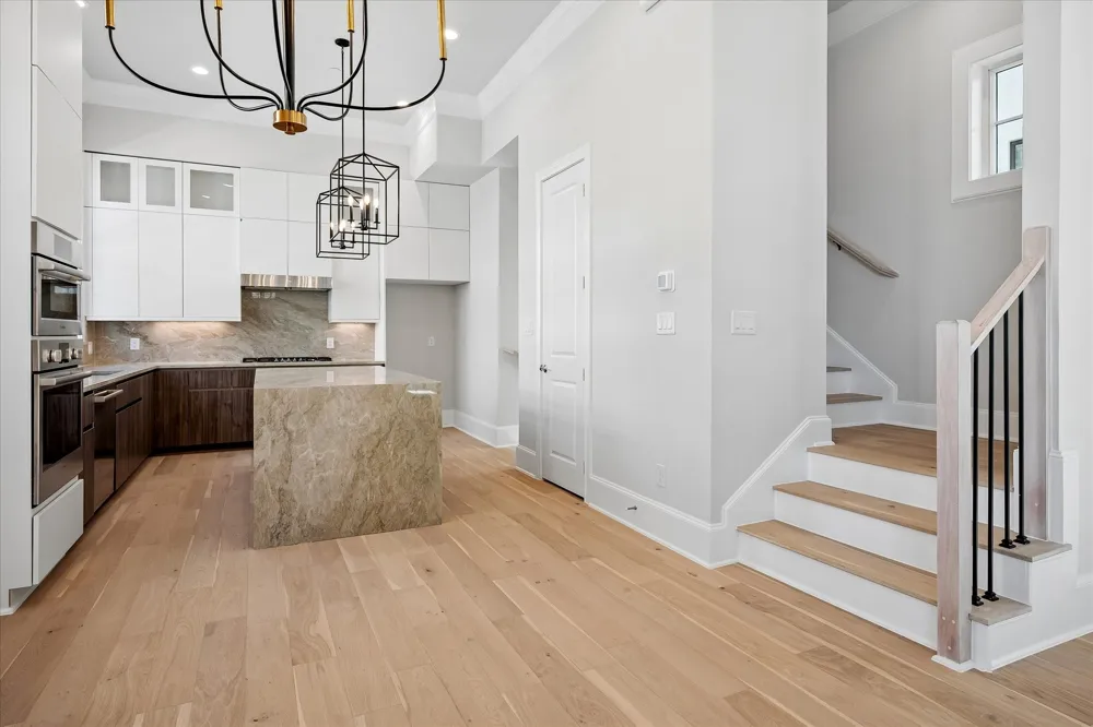 4074 Oak Circle Addison, TX 75001