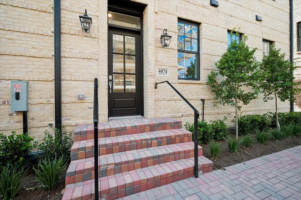 4074 Oak Circle Addison, TX 75001