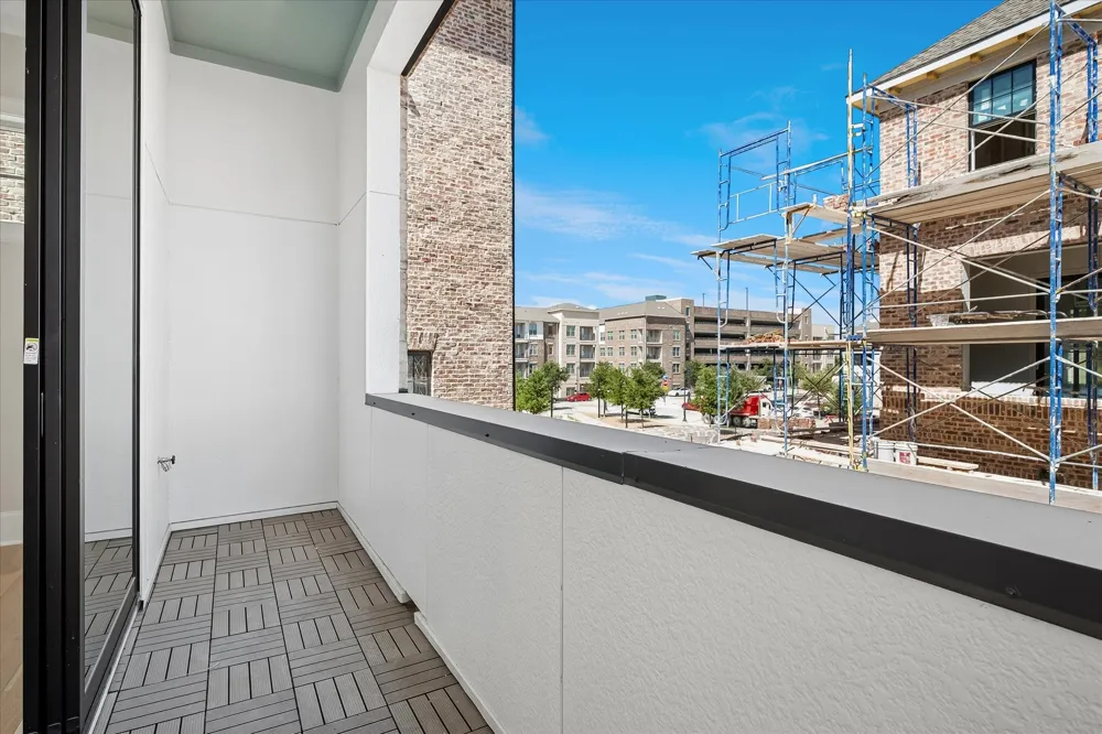 4074 Oak Circle Addison, TX 75001
