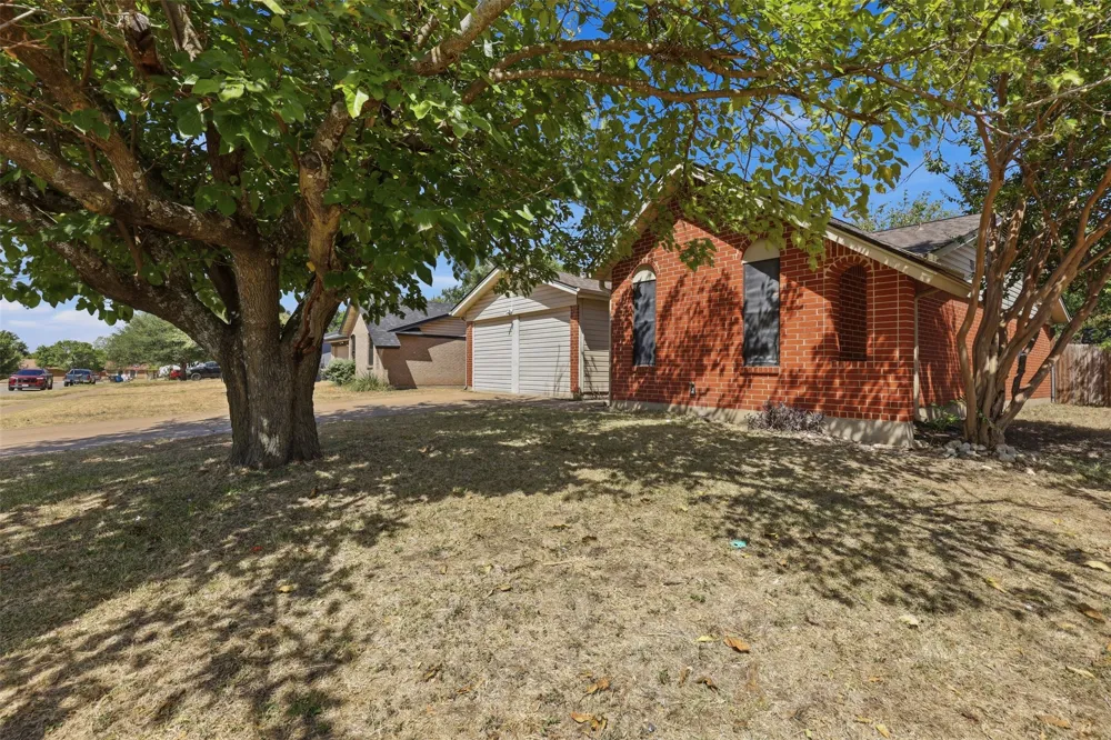 1420 Laurel Lane Cleburne, TX 76033